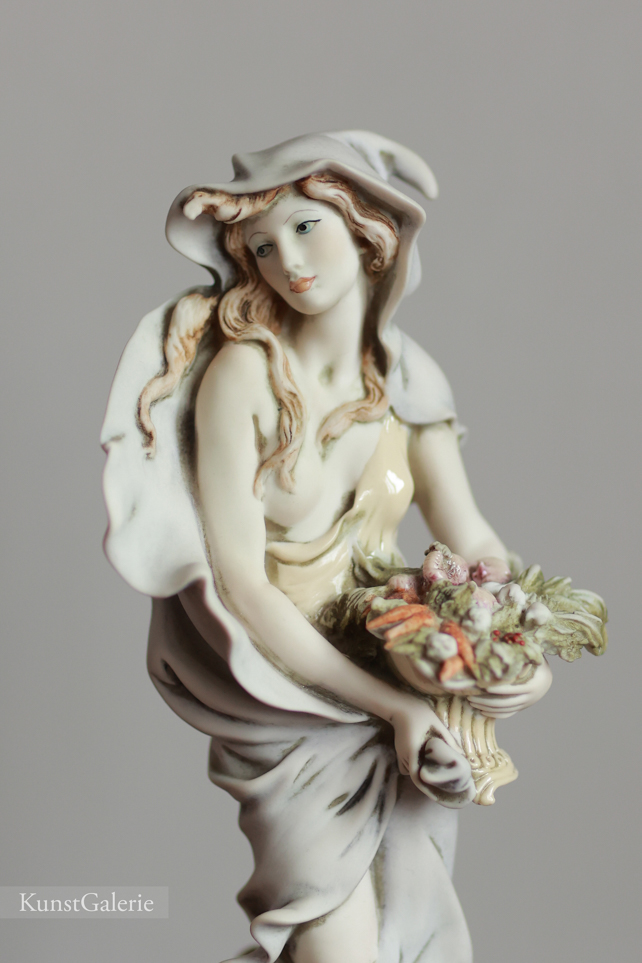 Леди в капюшоне, Giuseppe Armani, Florence, статуэтка