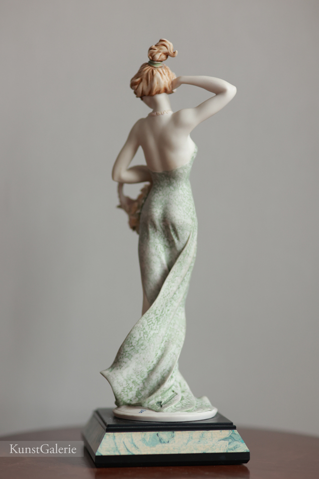 Милая леди с корзинкой цветов, Джузеппе Армани, статуэтка