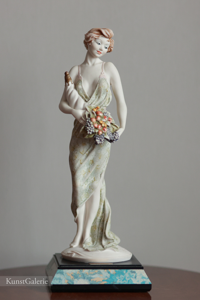 Милая леди с рогом изобилия, Giuseppe Armani, Florence, Capodimonte, статуэтка, KunstGalerie.ru