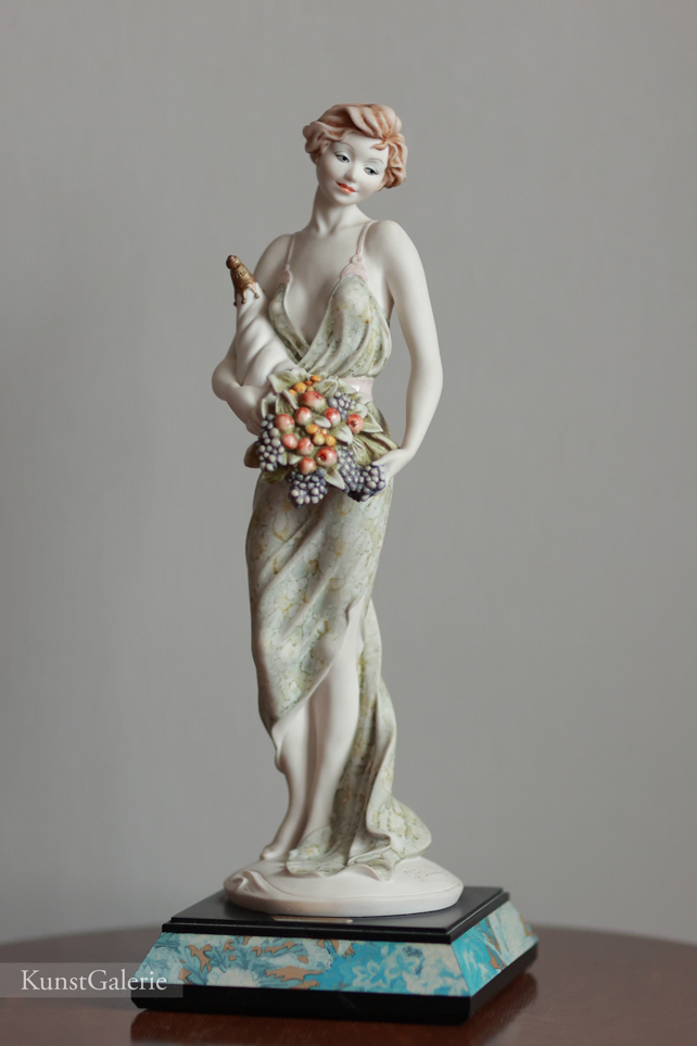 Милая леди с рогом изобилия, Джузеппе Армани, Флоренс, статуэтка