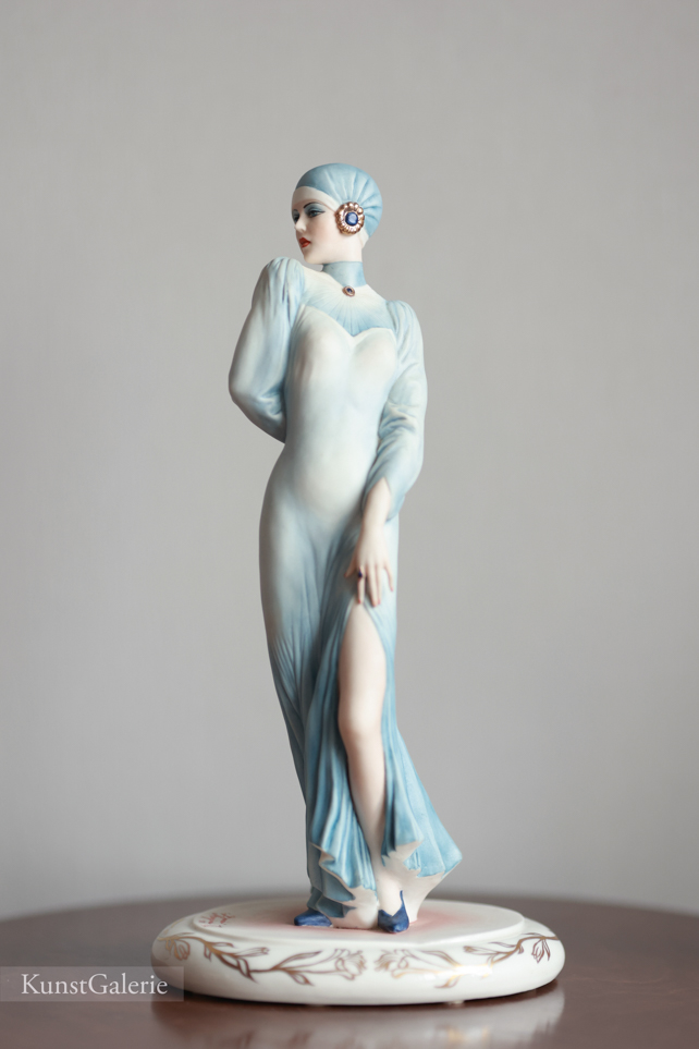 Леди в нежно-голубом Limited, Sandro Maggioni, Capodimonte, фарфоровые статуэтки. KunstGalerie