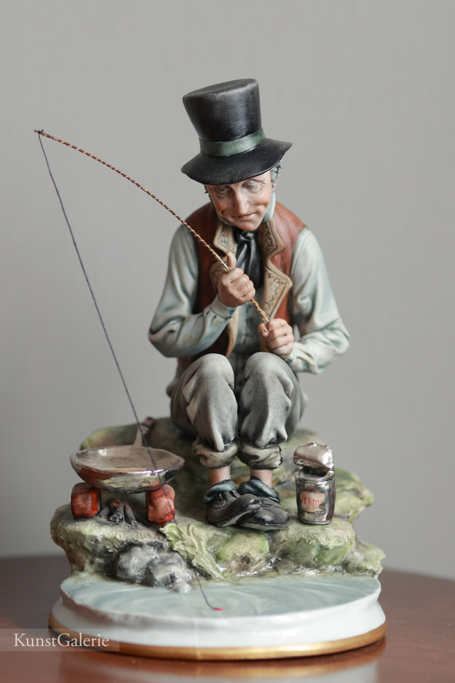 Джентльмен на рыбалке, Tyche Bruno, Capodimonte, фарфоровые статуэтки. KunstGalerie