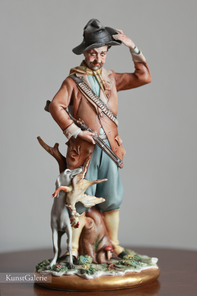 Охотник и собака с дичью, Ipa, Capodimonte, фарфоровая статуэтка. KunstGalerie