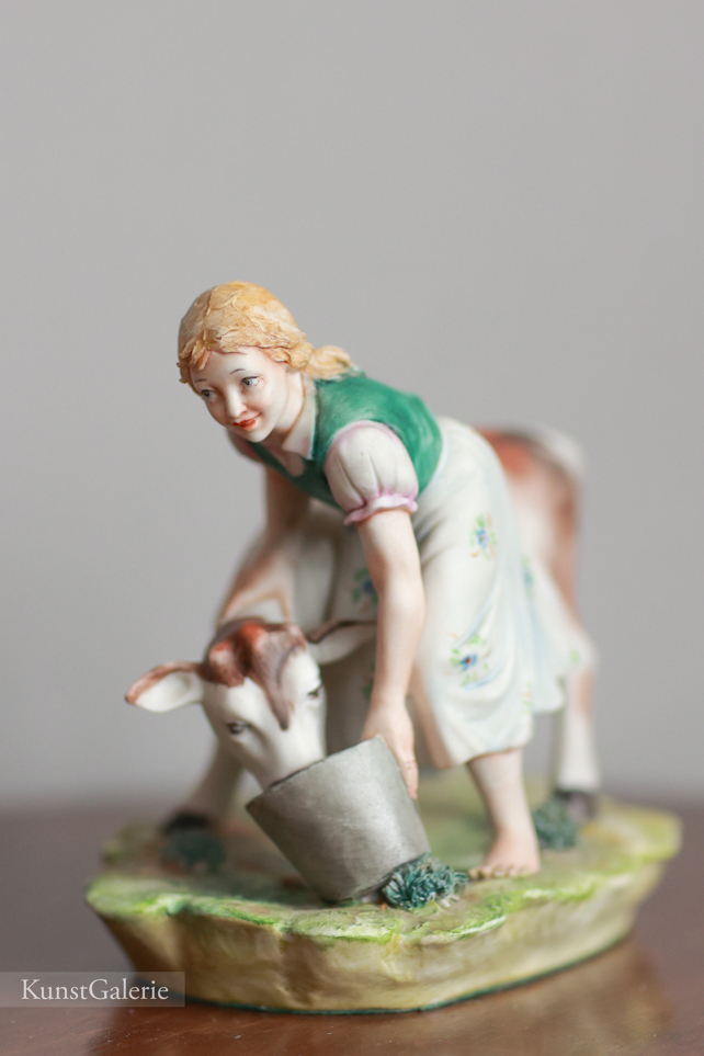 Девушка с коровой, Franco, Каподимонте, статуэтка