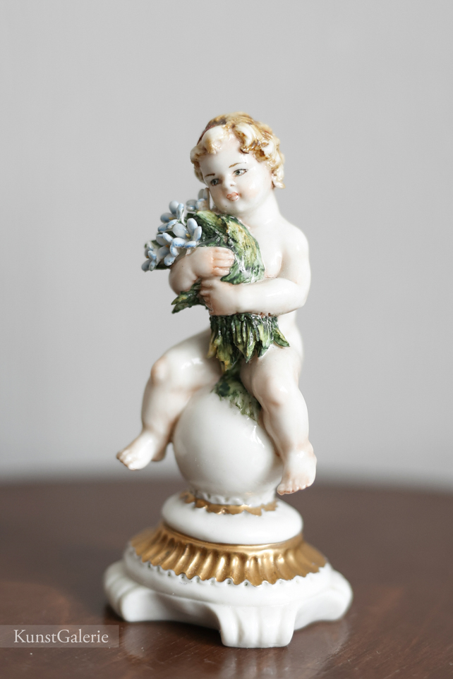 Малыш с цветами, Luciano Cazzola, Capodimonte, статуэтка