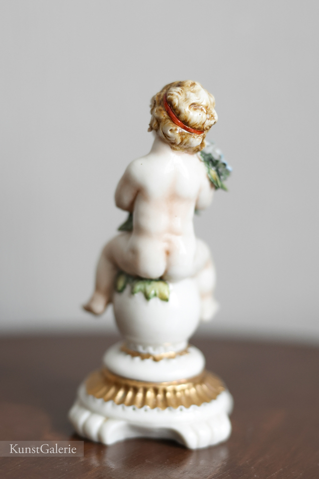 Малыш с цветами, Luciano Cazzola, Capodimonte, статуэтка