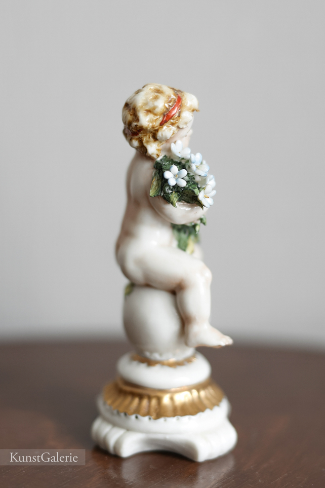 Малыш с цветами, Luciano Cazzola, Capodimonte, статуэтка