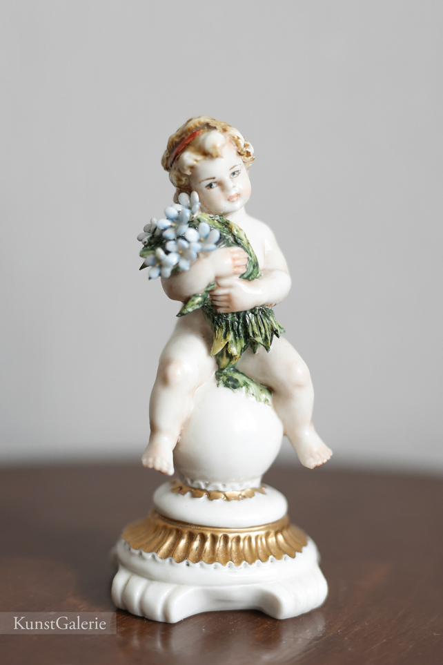 Малыш с цветами, Luciano Cazzola, Capodimonte, статуэтка