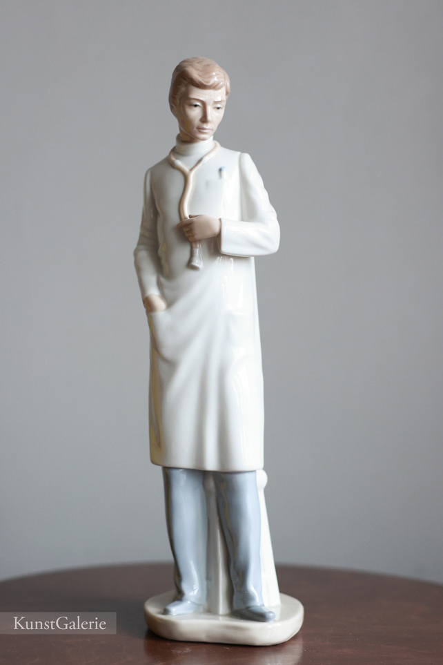 Врач терапевт, фарфоровая статуэтка, NAO Lladro