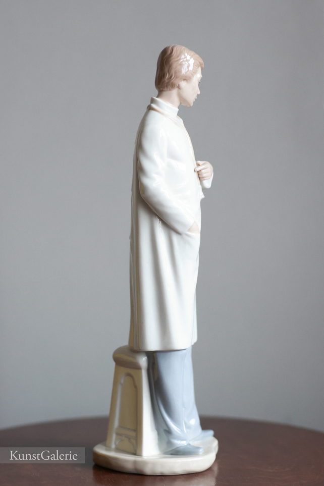 Врач терапевт, фарфоровая статуэтка, NAO Lladro