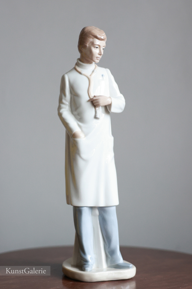 Врач терапевт, фарфоровая статуэтка, NAO Lladro