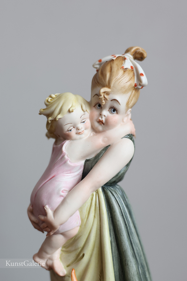 Теплые объятия, Capodimonte, статуэтка