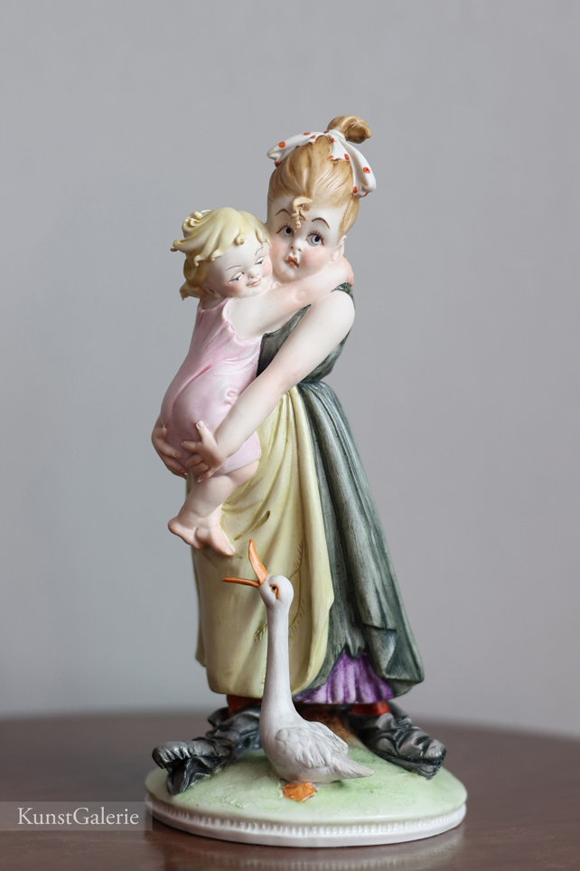 Теплые объятия, Capodimonte, статуэтка