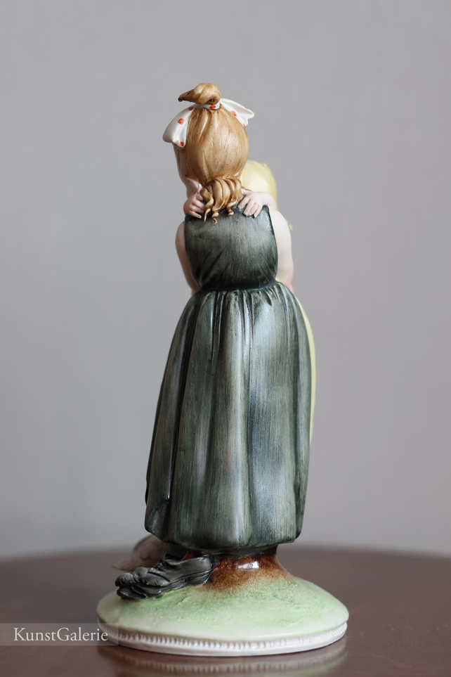 Теплые объятия, Capodimonte, статуэтка