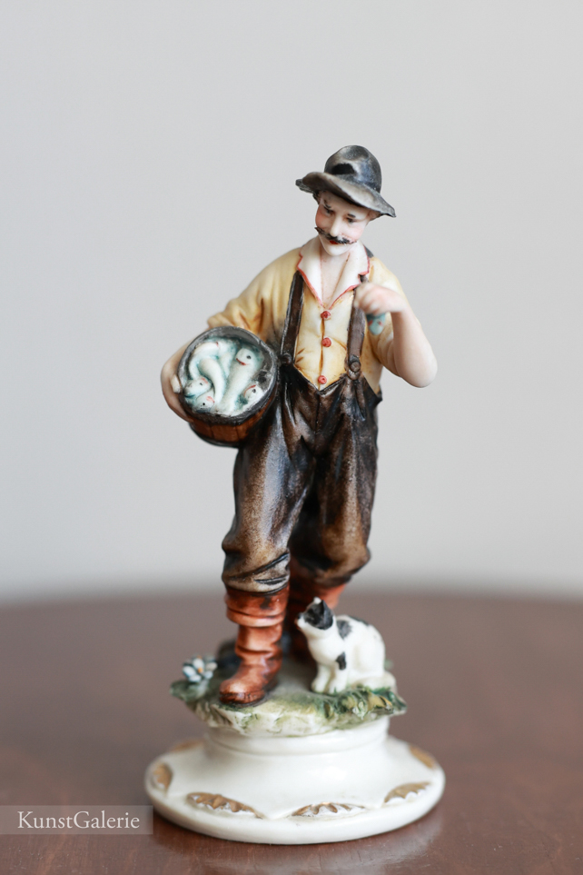 Рыбак с уловом, Luciano Cazzola, Capodimonte, статуэтка