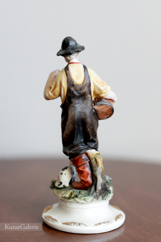 Рыбак с уловом, Luciano Cazzola, Capodimonte, статуэтка
