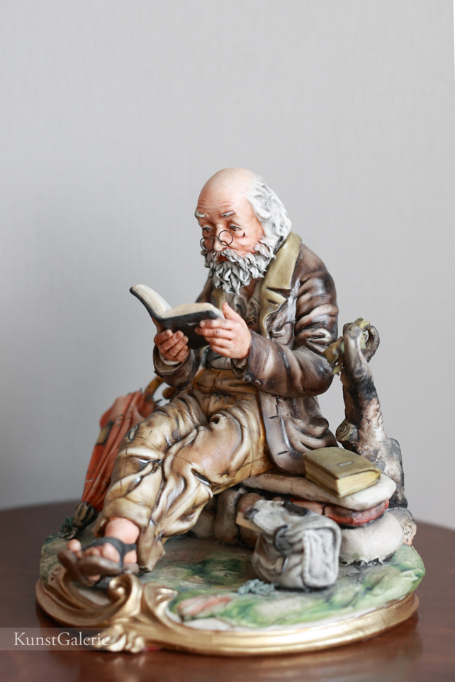 Бродяга с книжкой, Milio, Каподимонте, статуэтка