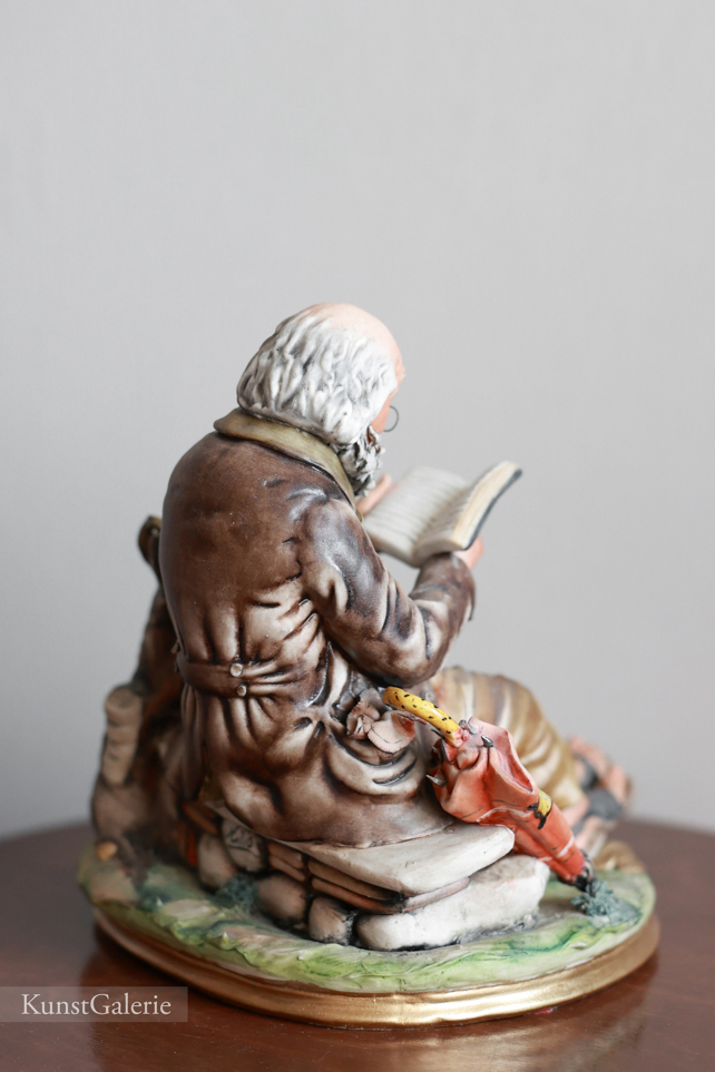 Бродяга с книжкой, Milio, Каподимонте, статуэтка