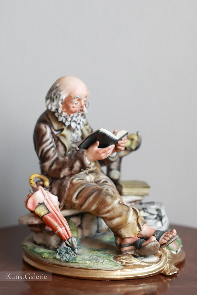 Бродяга с книжкой, Milio, Каподимонте, статуэтка