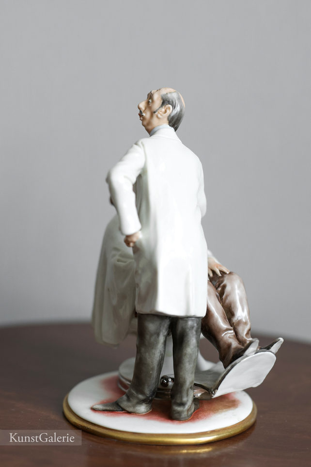 Цирюльник, Capodimonte, статуэтка