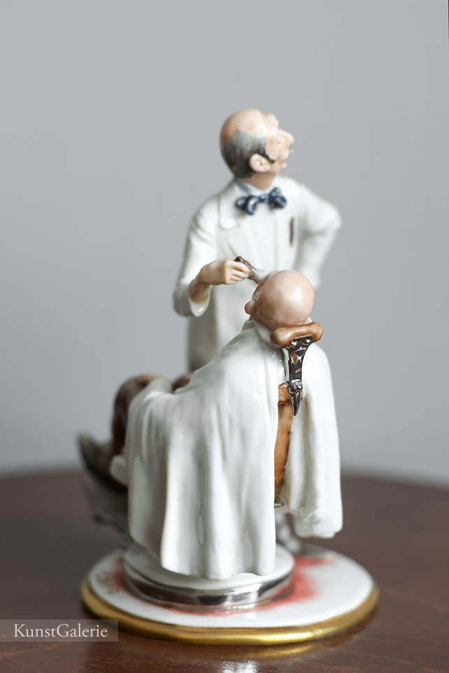 Цирюльник, Capodimonte, статуэтка