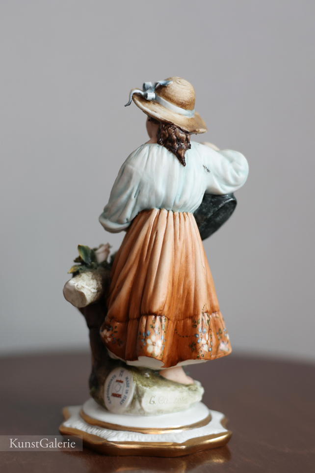 Девочка с лейкой и цветами, Luciano Cazzola, Capodimonte, статуэтка
