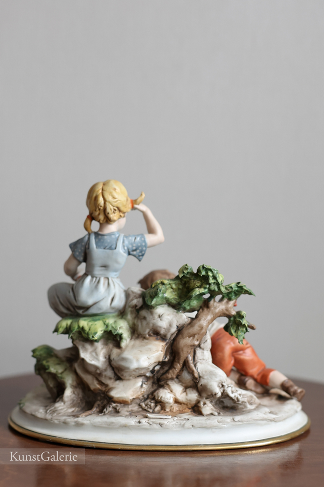Дети на лужайке, Luigi Giorgio Benacchio, Capodimonte, статуэтка