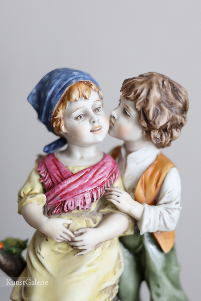Поцелуй в щечку, Luigi Giorgio Benacchio, Capodimonte, статуэтка