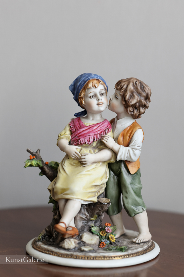Поцелуй в щечку, Luigi Giorgio Benacchio, Capodimonte, статуэтка
